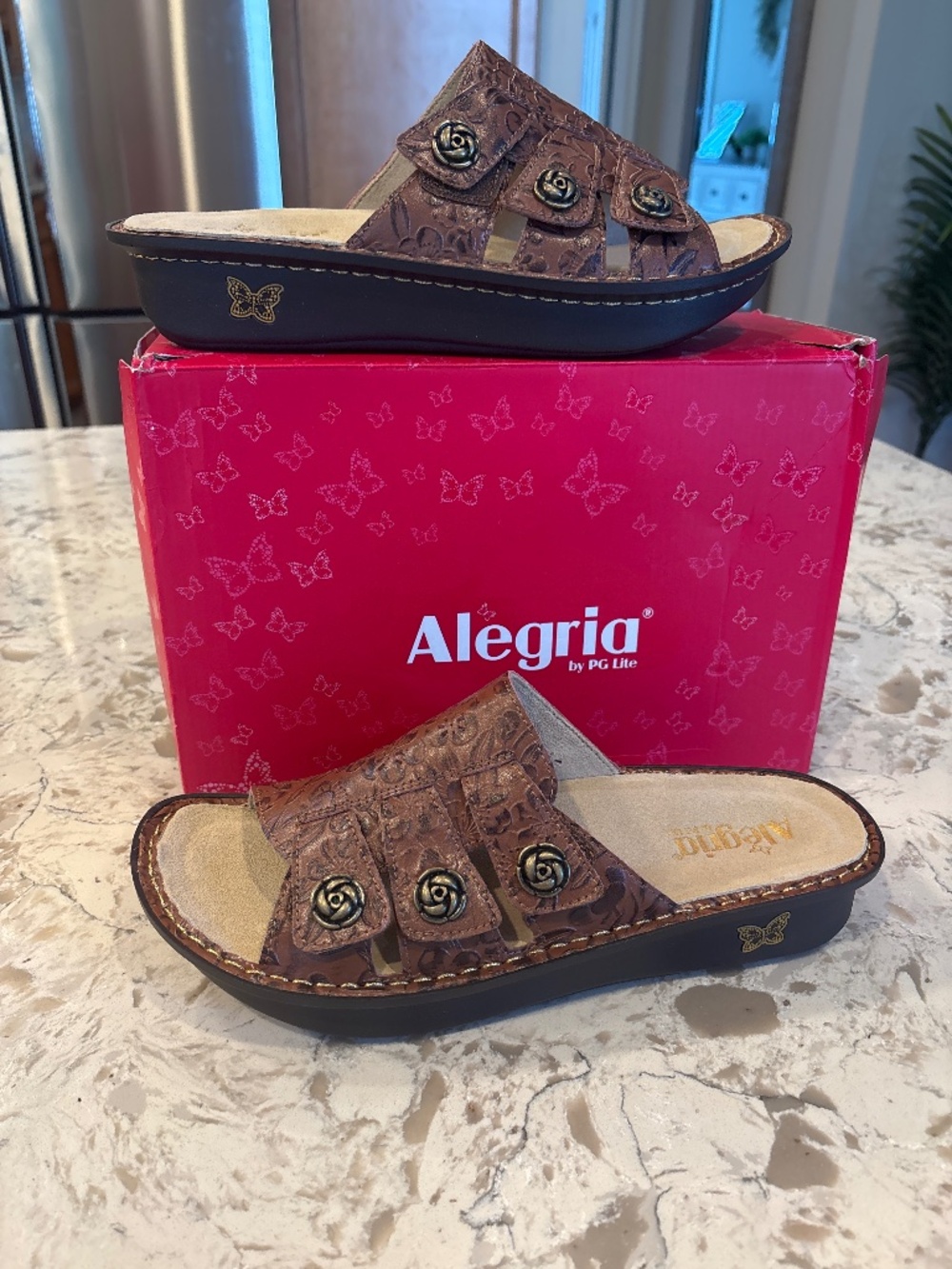 NIB New Alegria Brown Embossed Loretta Adjustable Slides Sandals Size 43
